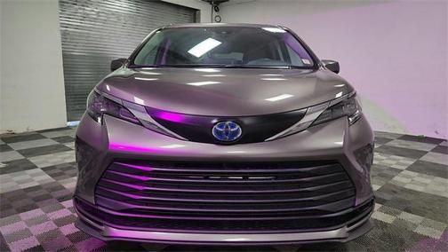 2024 Toyota Sienna LE