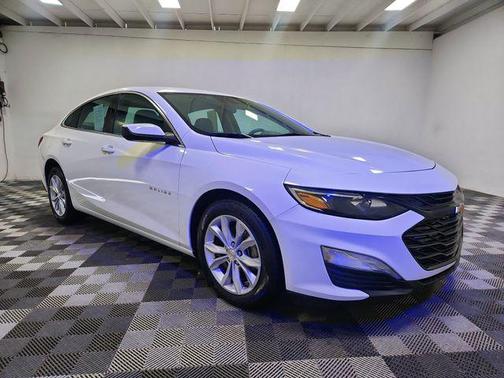 Summit White 2025 Chevrolet Malibu FWD 1LT