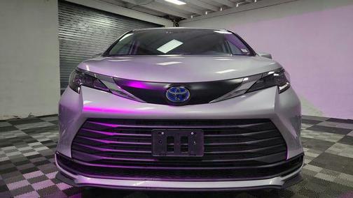 Celestial Silver Metallic 2024 Toyota Sienna LE