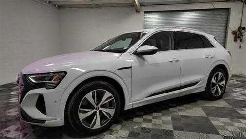 2024 Audi Q8 e-tron Premium Plus