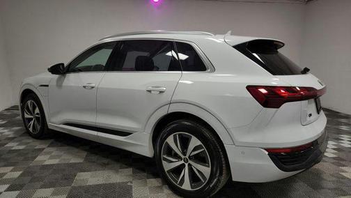 2024 Audi Q8 e-tron Premium Plus