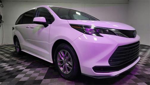 2024 Toyota Sienna LE