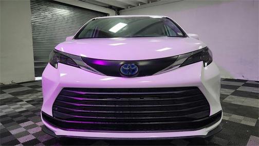 2024 Toyota Sienna LE