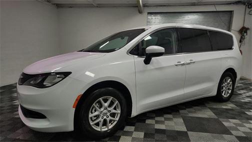 2023 Chrysler Voyager LX
