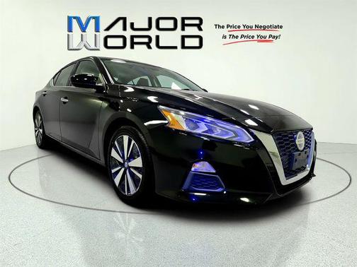Super Black 2021 Nissan Altima 2.5 SV