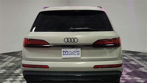 2023 Audi Q7 45 Premium Plus