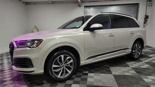 2023 Audi Q7 45 Premium Plus