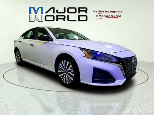 Glacier White 2025 Nissan Altima 2.5 SV