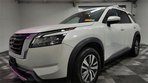 2023 Nissan Pathfinder SL 4WD