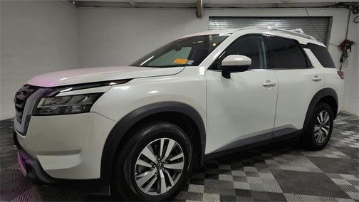 2023 Nissan Pathfinder SL 4WD