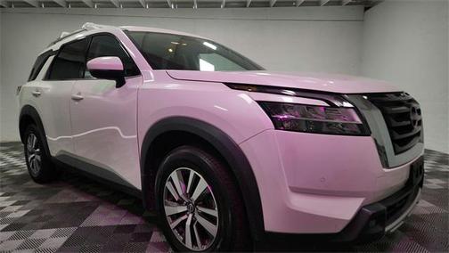 2023 Nissan Pathfinder SL 4WD