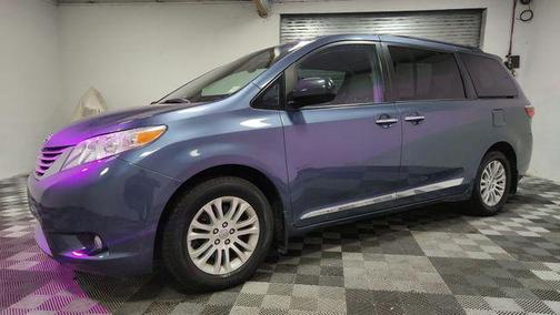 Shoreline Blue Pearl 2017 Toyota Sienna XLE