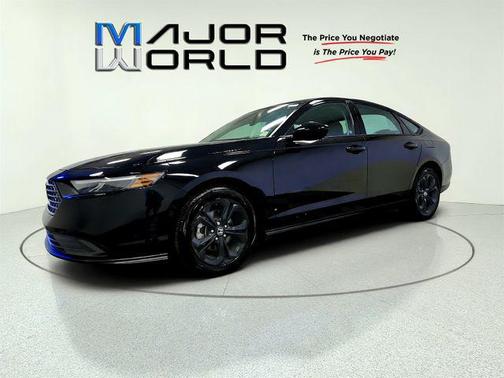 Crystal Black Pearl 2025 Honda Accord SE