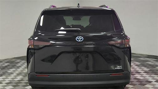 2024 Toyota Sienna XLE 8 Passenger