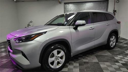 2024 Toyota Highlander LE