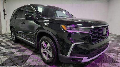 Crystal Black Pearl 2024 Honda Pilot EX-L 7 Passenger