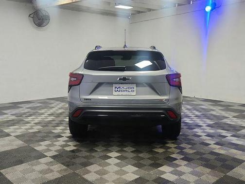 Sterling Gray Metallic 2025 Chevrolet Trax FWD 2RS