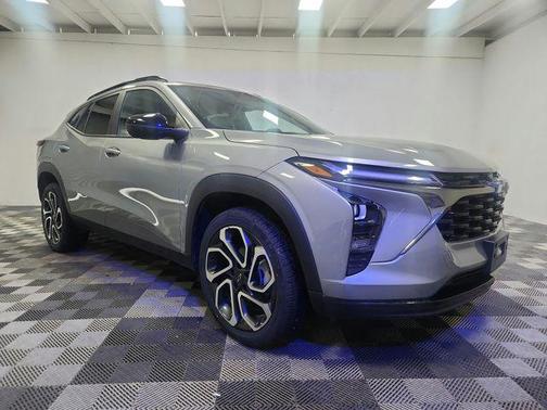 Sterling Gray Metallic 2025 Chevrolet Trax FWD 2RS