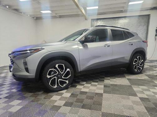 Sterling Gray Metallic 2025 Chevrolet Trax FWD 2RS