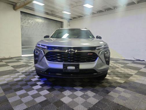 Sterling Gray Metallic 2025 Chevrolet Trax FWD 2RS