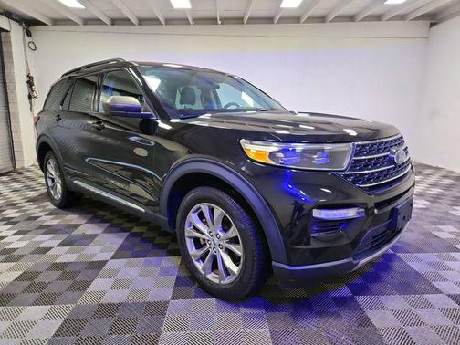 Agate Black Metallic 2022 Ford Explorer XLT