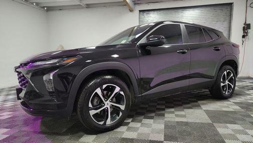 Mosaic Black Metallic 2025 Chevrolet Trax FWD 1RS
