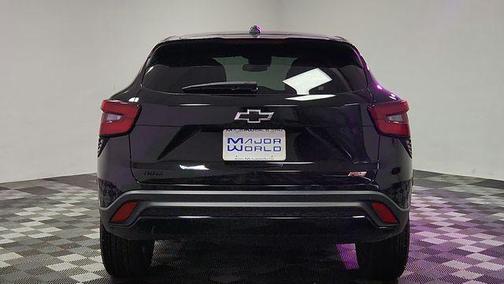 Mosaic Black Metallic 2025 Chevrolet Trax FWD 1RS