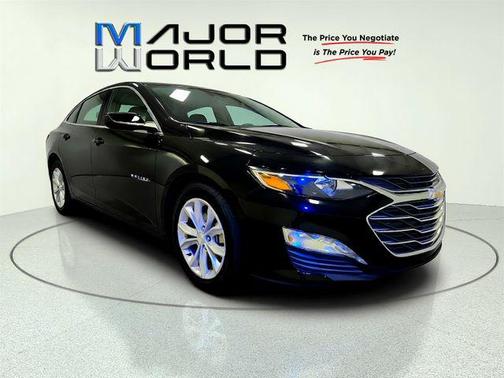 Mosaic Black Metallic 2025 Chevrolet Malibu FWD 1LT