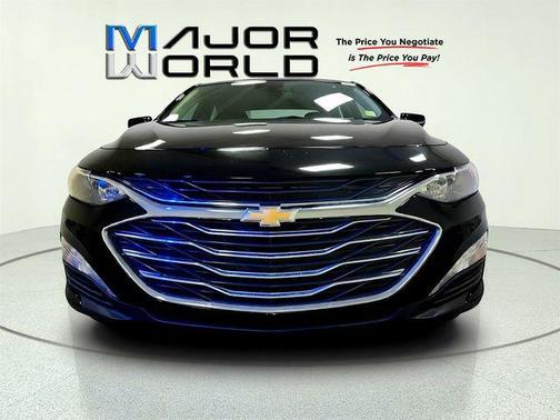 Mosaic Black Metallic 2025 Chevrolet Malibu FWD 1LT