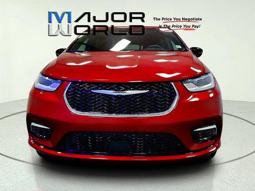 Red Hot Pearlcoat 2025 Chrysler Pacifica L