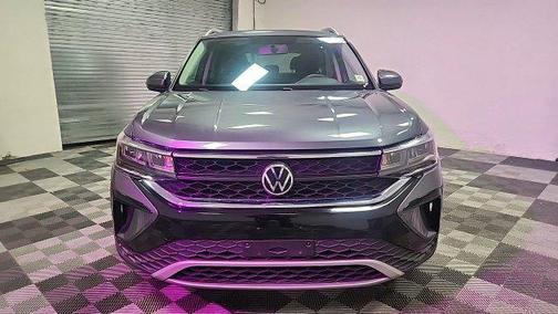 Platinum Gray Metallic 2022 Volkswagen Taos 1.5T SE