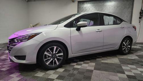 Brilliant Silver Metallic 2025 Nissan Versa 1.6 SV