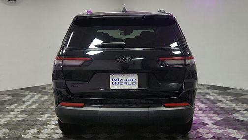 Diamond Black Crystal Pearlcoat 2024 Jeep Grand Cherokee L Altitude