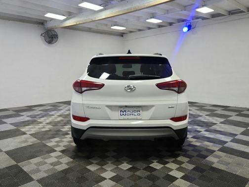 Dazzling White 2018 Hyundai TUCSON Value
