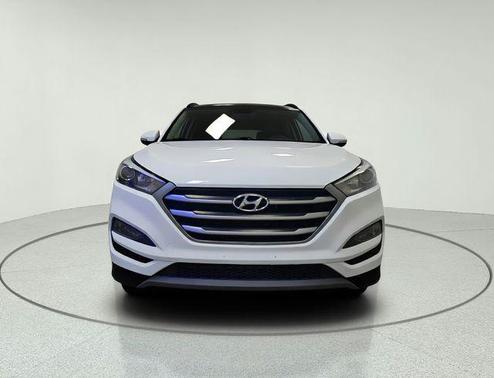 Dazzling White 2018 Hyundai TUCSON Value