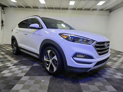 Dazzling White 2018 Hyundai TUCSON Value