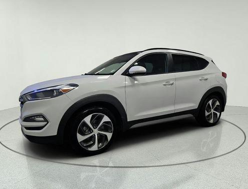 Dazzling White 2018 Hyundai TUCSON Value