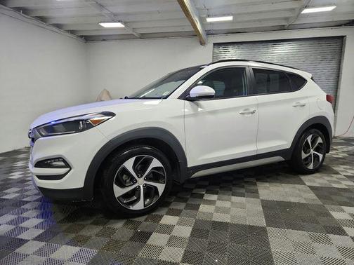 Dazzling White 2018 Hyundai TUCSON Value