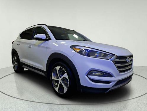 Dazzling White 2018 Hyundai TUCSON Value