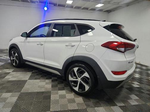 Dazzling White 2018 Hyundai TUCSON Value