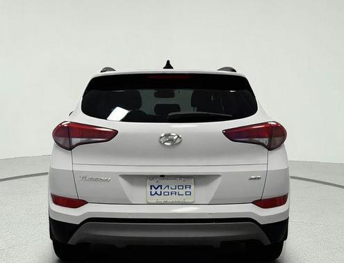Dazzling White 2018 Hyundai TUCSON Value