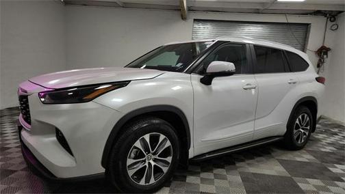 2023 Toyota Highlander Hybrid XLE