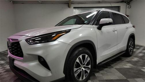 2023 Toyota Highlander Hybrid XLE
