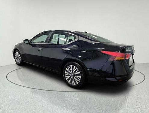 Super Black 2025 Nissan Altima 2.5 SV