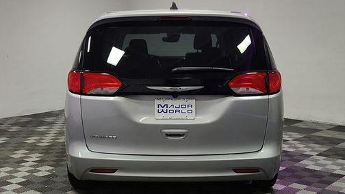 Silver Mist Clearcoat 2023 Chrysler Voyager LX