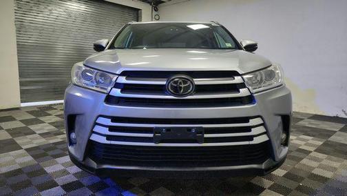Celestial Silver Metallic 2018 Toyota Highlander XLE