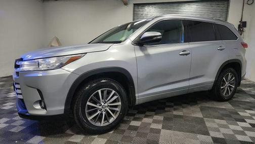 Celestial Silver Metallic 2018 Toyota Highlander XLE