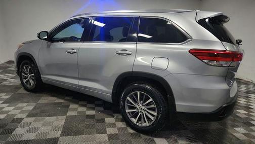 Celestial Silver Metallic 2018 Toyota Highlander XLE