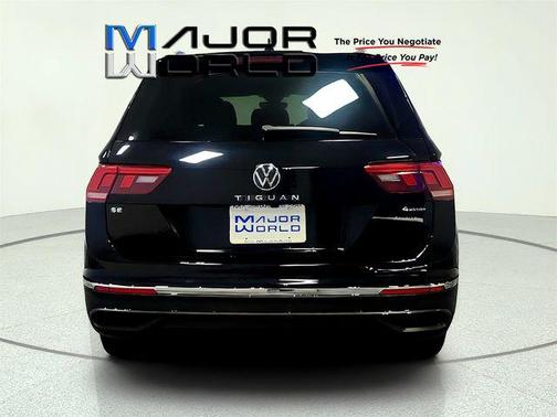 Deep Black 2023 Volkswagen Tiguan 2.0T SE 4MOTION