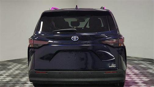2024 Toyota Sienna XLE 8 Passenger